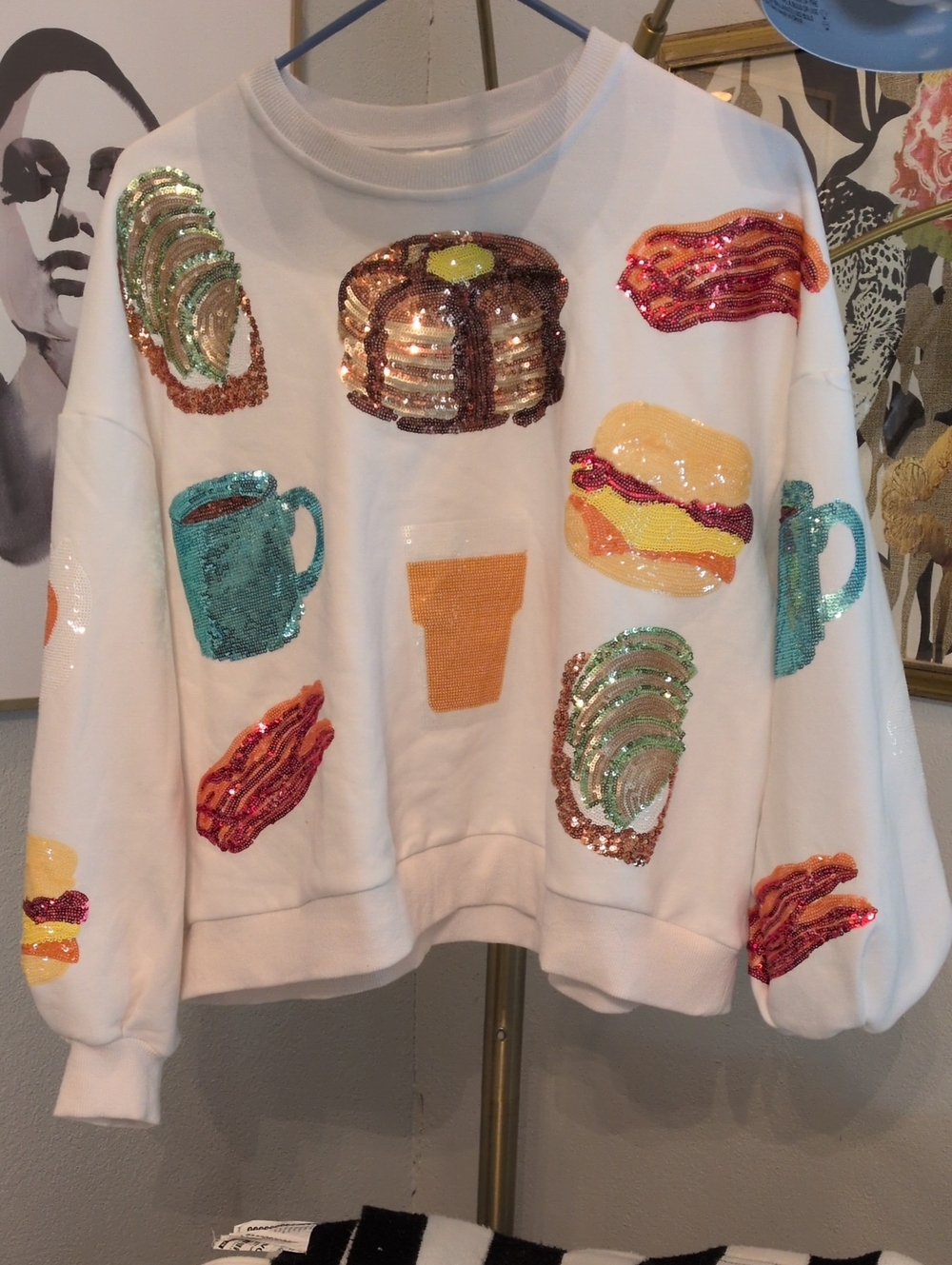 QUEEN OF SPARKLES White Sequin Breakfast Motif Sweatshirt